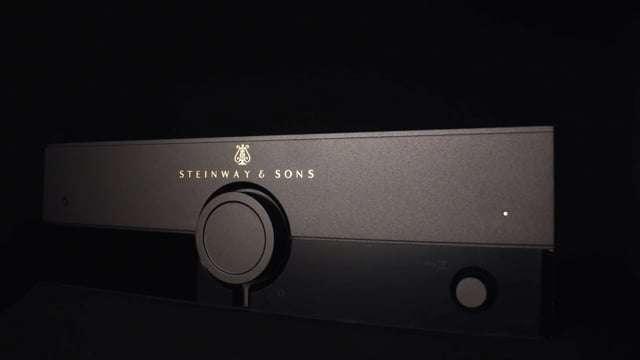 Steinway & Sons P100